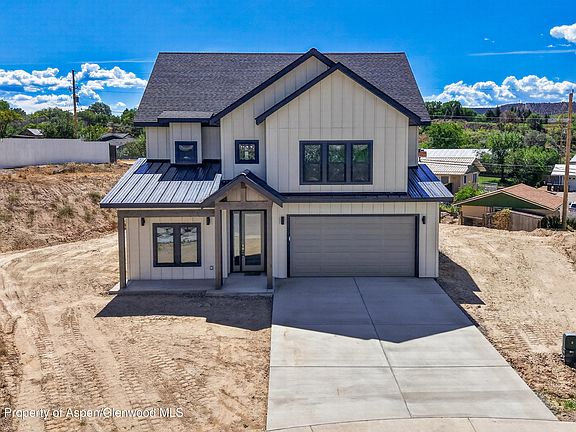 2nd image of 1334 Clover Ct