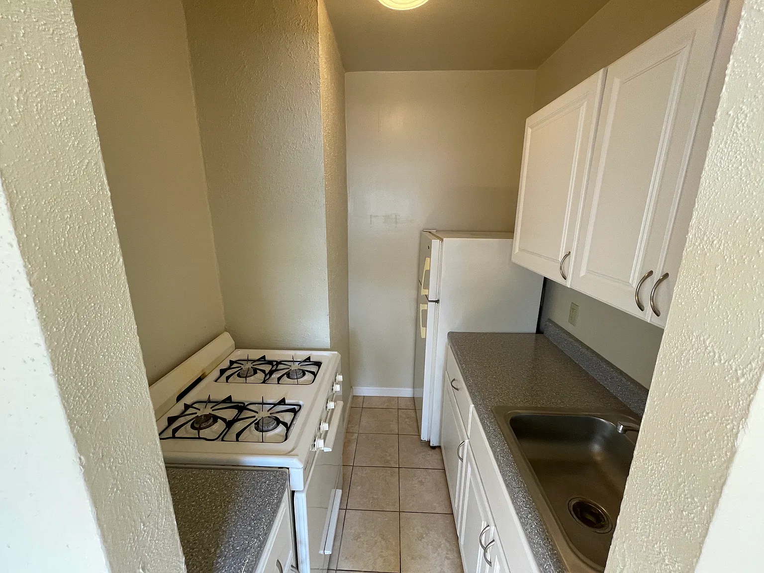 Studio, 375 sqft, $725 — Photo 4