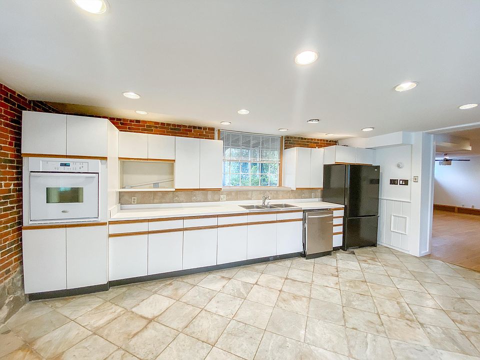 1st image of 294 High St #7
