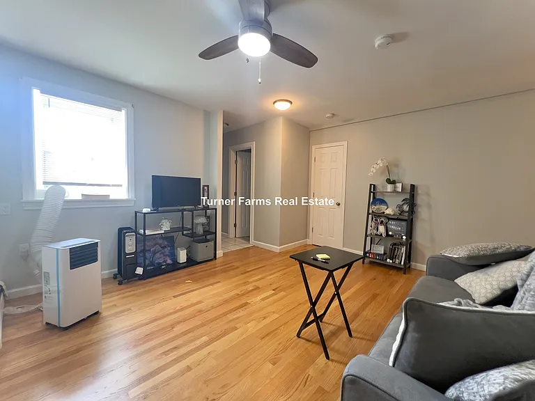 29 Lambert St #1L — Photo 2