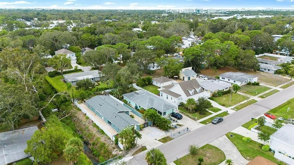 3 bed, 2.0 bath, 1256 sqft, $3,250 — Photo 4