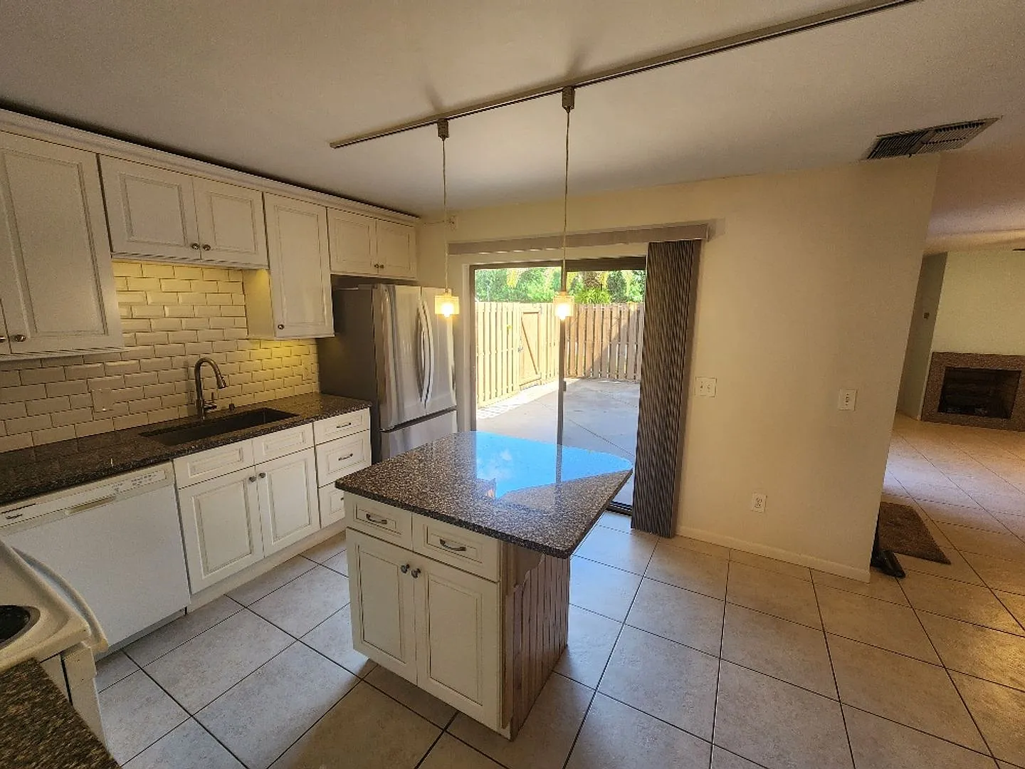 Well maintained 2/2.5 Cedar Dunes Townhome — Photo 4