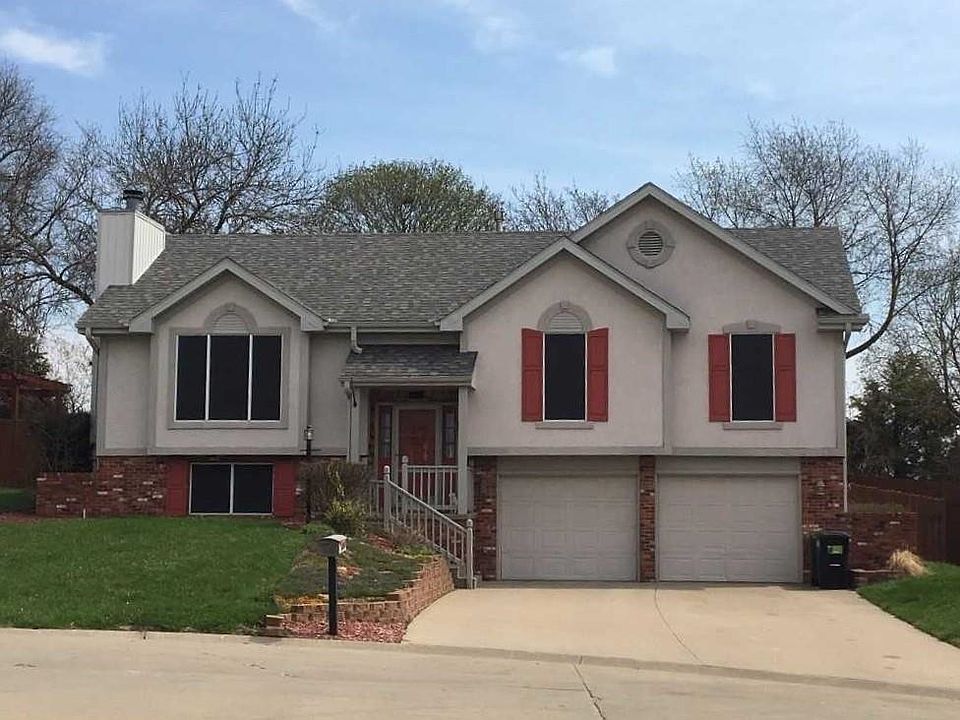 Impeccably well maintained home in Quail Creek.