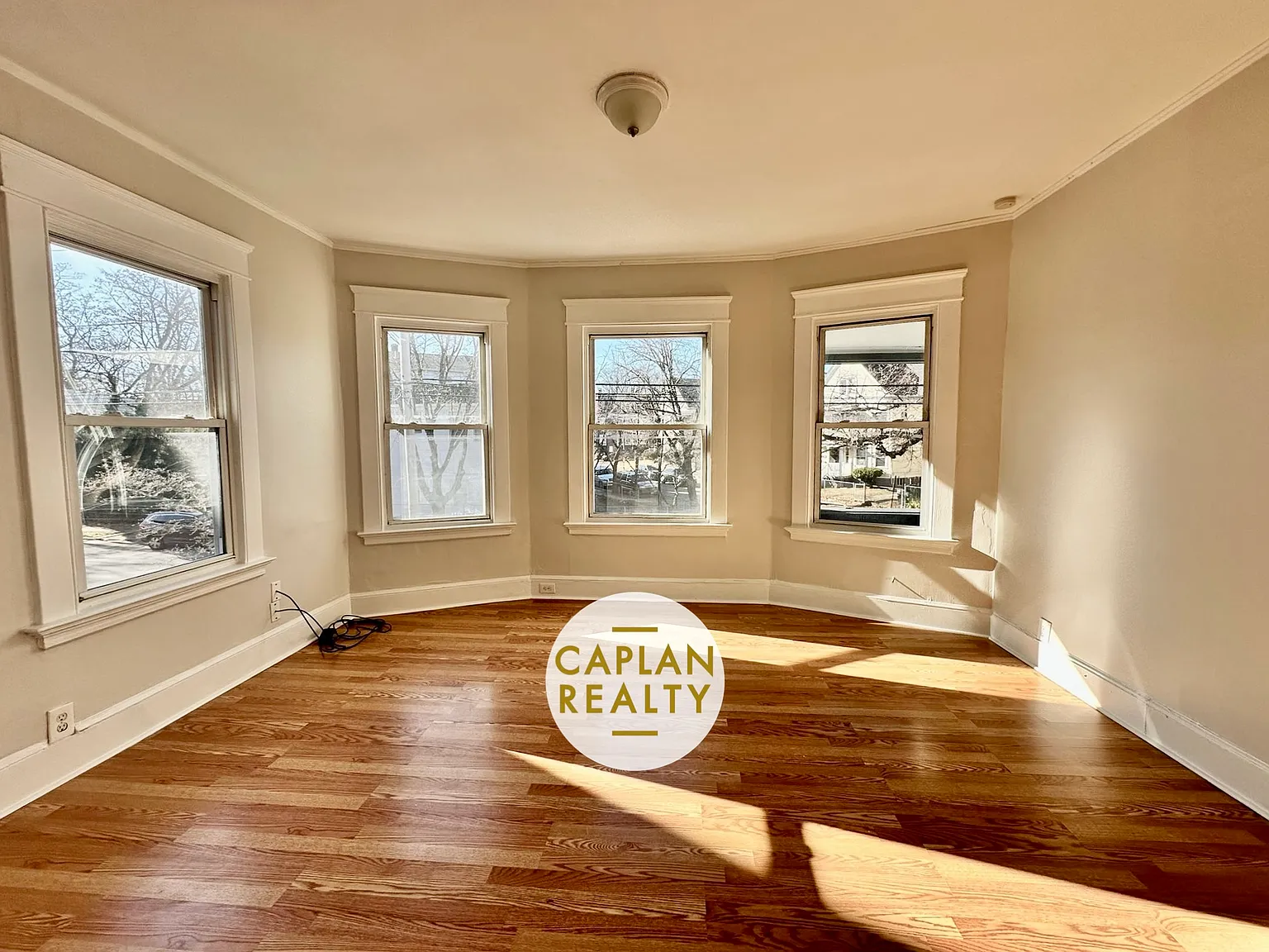 3 bed, 878 sqft, $1,850 — Photo 1