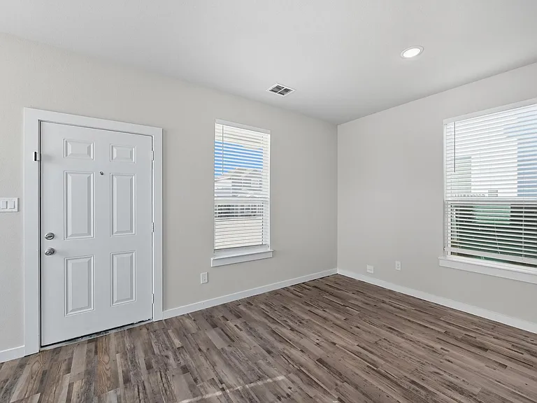 3413 Valley Vista Dr — Photo 3