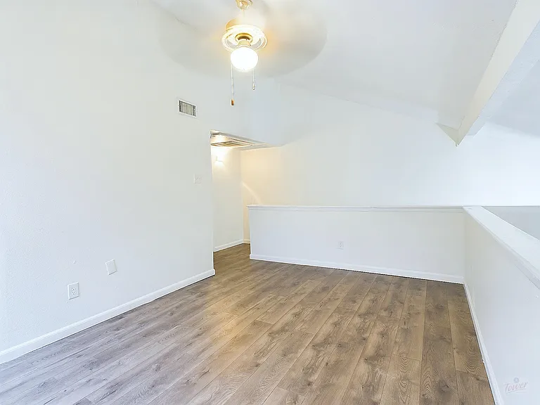 2124 Burton Dr — Photo 15
