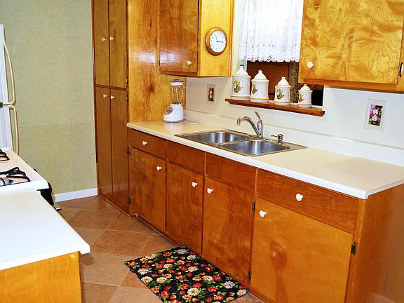 4th image of 614 Aristocrat Dr