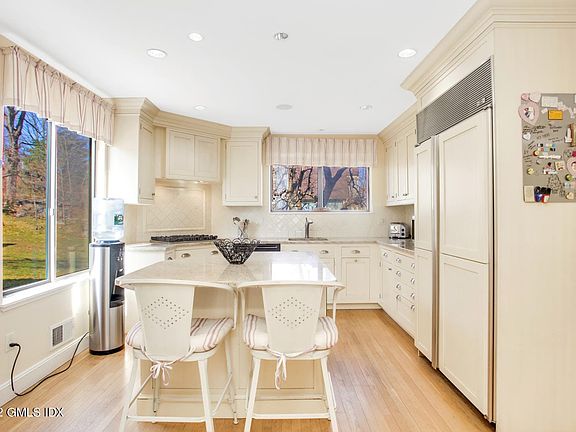 307 W Lyon Farm Dr Greenwich-large-015-0