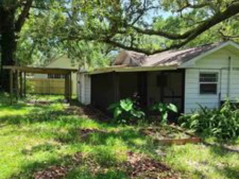 718 Bayou Blvd — Photo 2