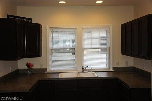 3rd image of 428 Storrs St SE