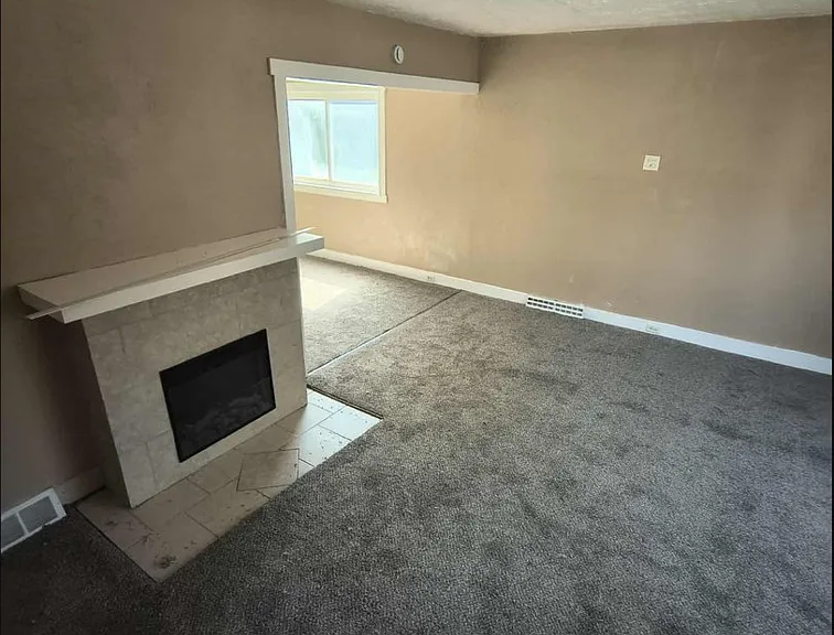 3924 Burnham Ave — Photo 2