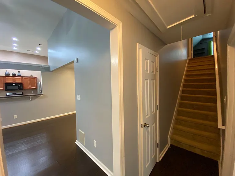 2577 Woodford Ln — Photo 16