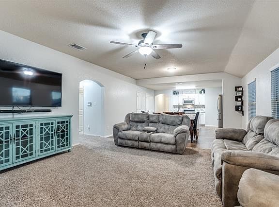 3rd image of 718 Mallard Dr