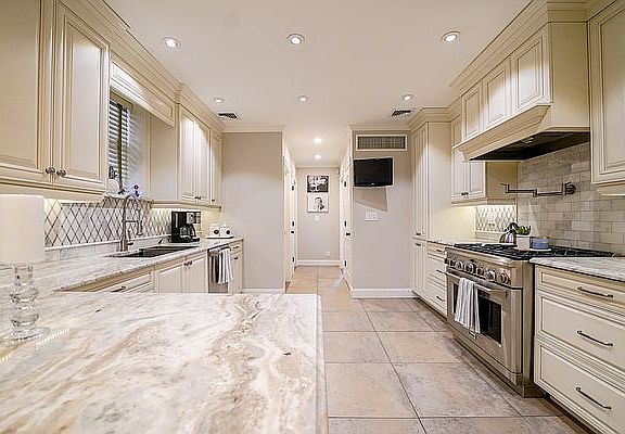 5th image of 2163 41st St #1