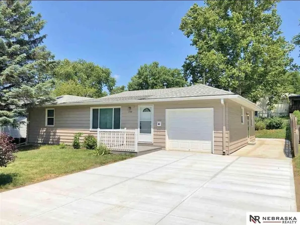 7736 Charles St, Omaha, NE 68114