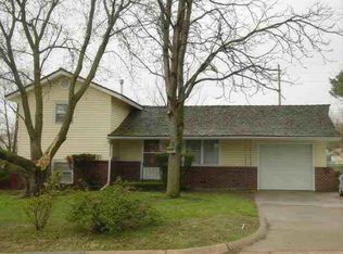 1801 Meadowlake Dr, Augusta, KS 67010