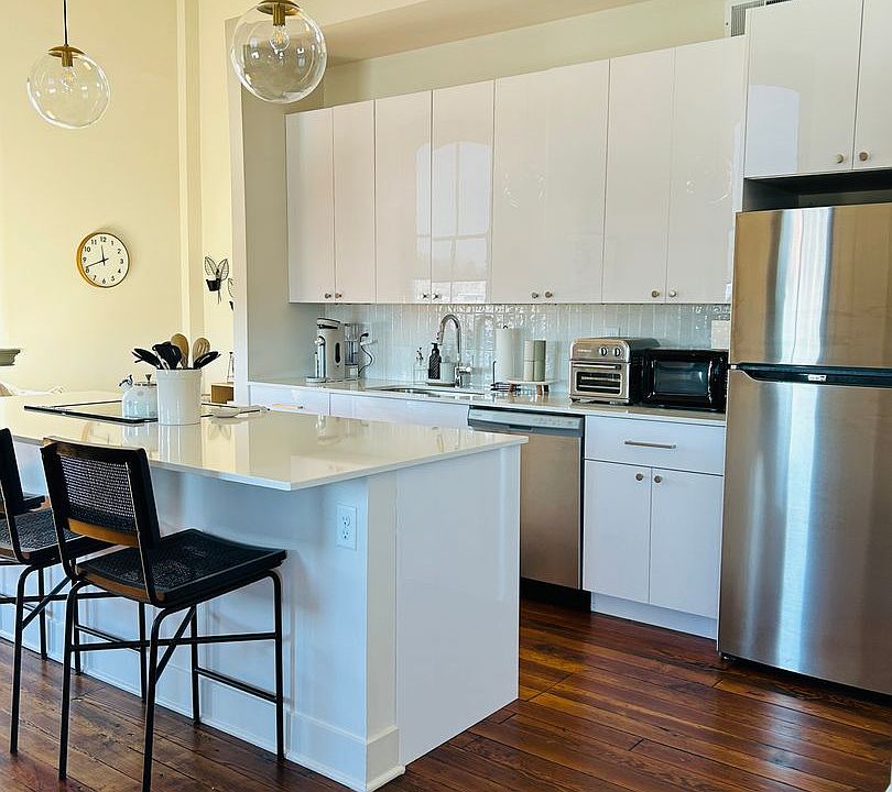 2nd image of 516 Berry St #303