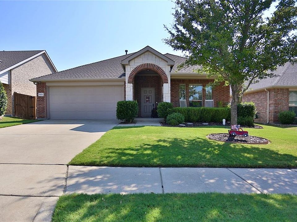 1st image of 925 Golden Bear Ln