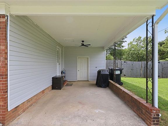 3rd image of 7390 Plunkett Rd