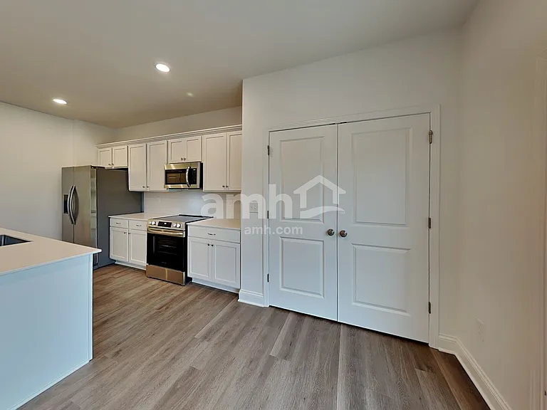 1343 Park Pl S — Photo 4