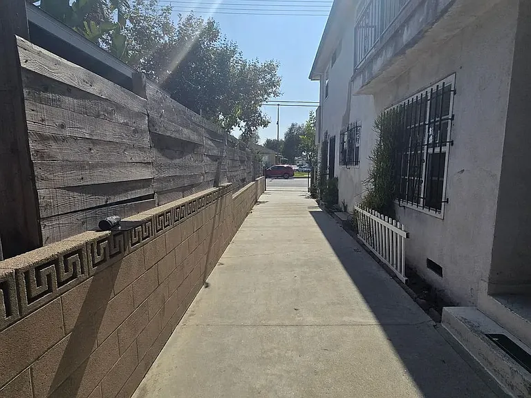 2507 Obama Blvd #4 — Photo 23