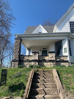 2nd image of 612 Hoosier St