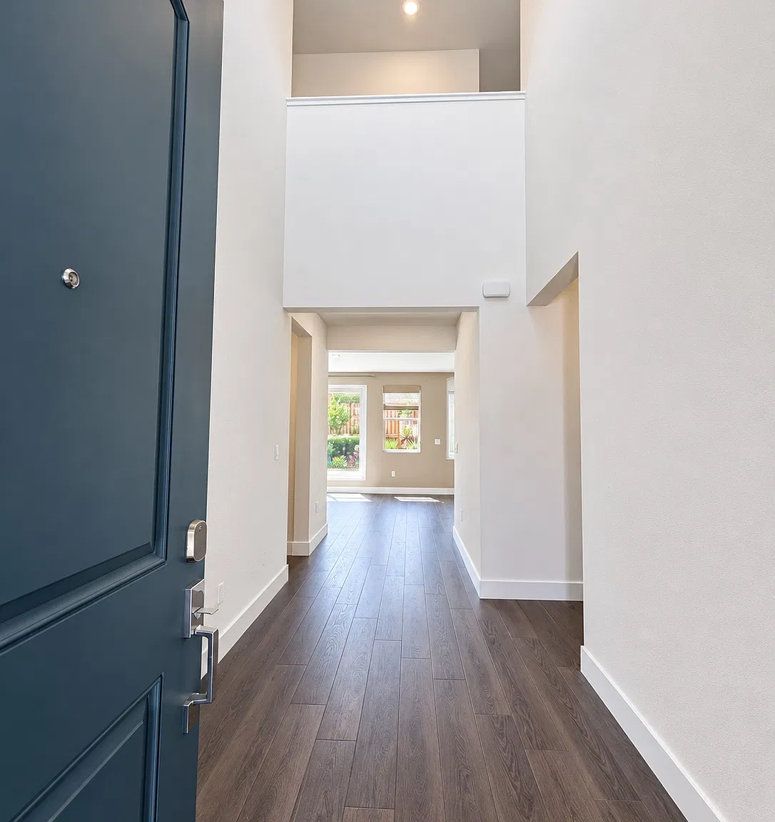5 bed, 3267 sqft, $4,995 — Photo 2