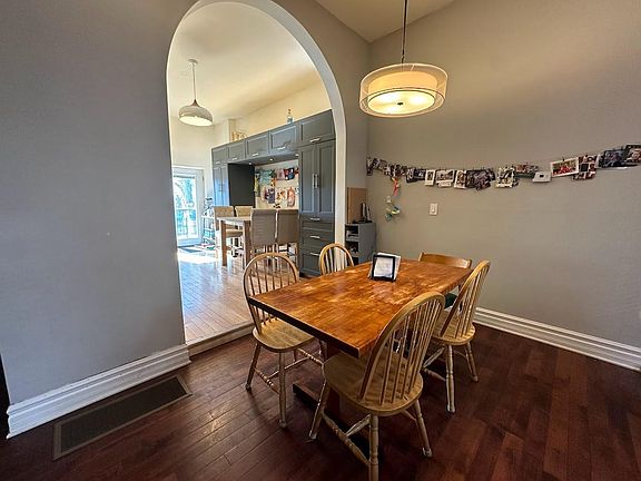 3rd image of 61 E Clifton Ave