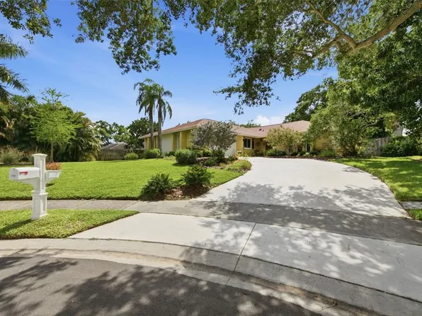 709 Grovewood Ln, Largo, FL 33770