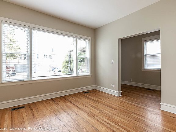 3rd image of 3625 N Sawyer Ave