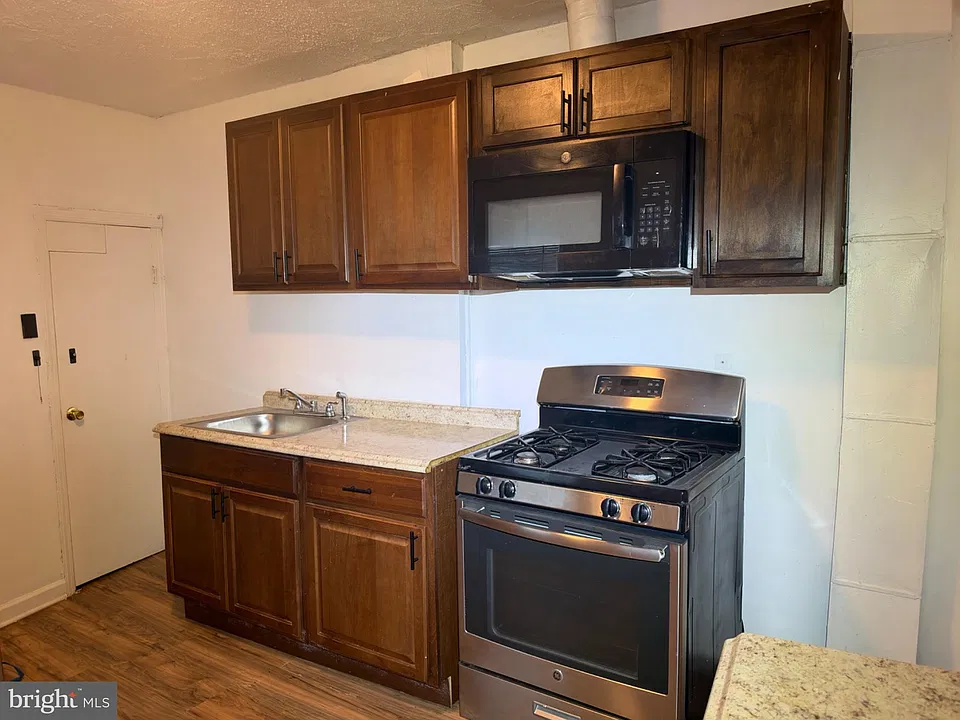 407 Lawrence St