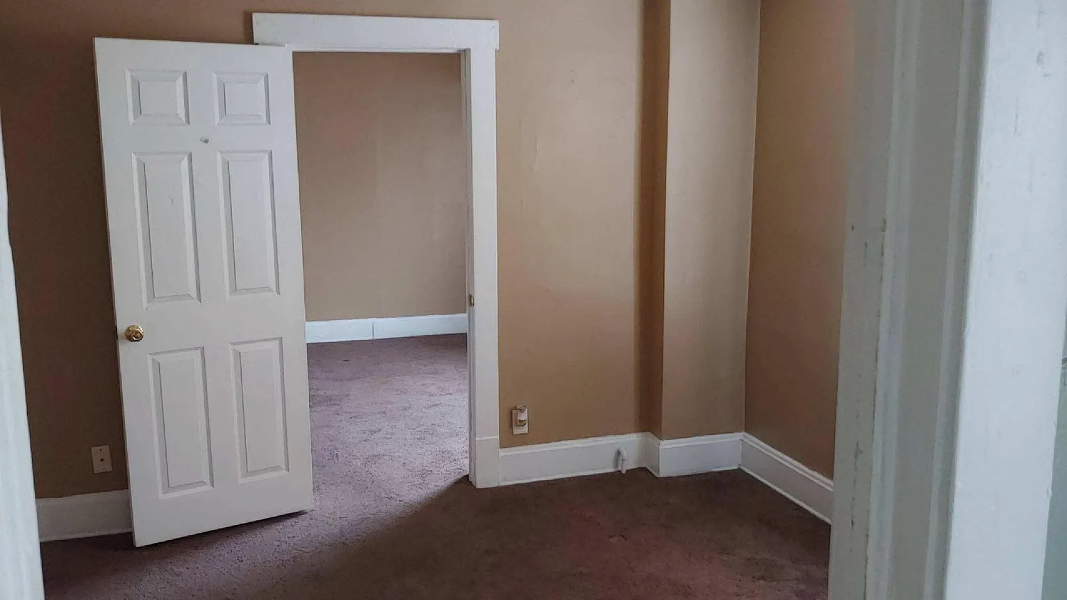 403 Maple Ave APT E photo 1