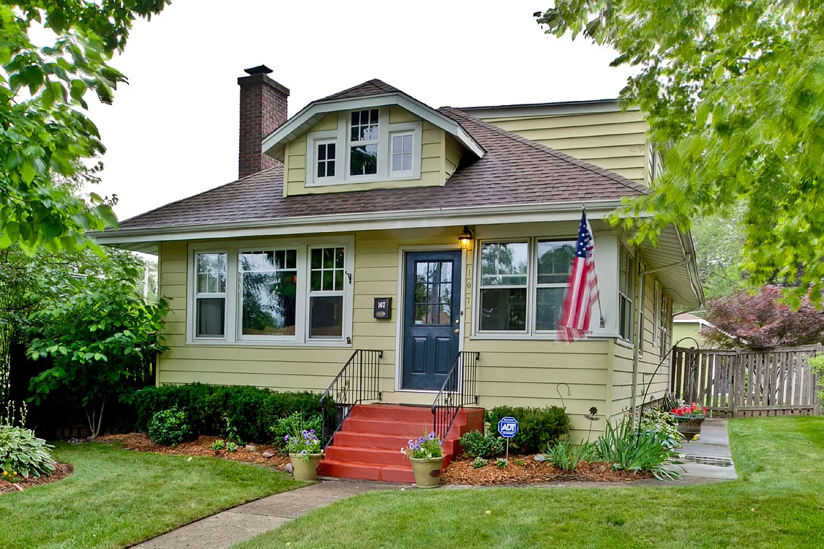 107 4th St photo 1