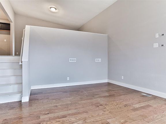 3rd image of 1828 Fairfax Dr