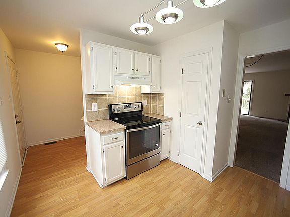 3rd image of 6514 Hearthstone Dr