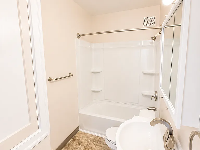 Town Manor Apartments — Photo 21