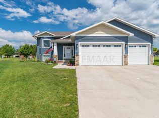 2402 31st Ave S, Moorhead, MN 56560