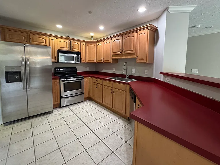 1442 Oakhill Dr — Photo 2