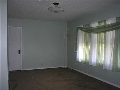 4th image of 46 Swallow Dr