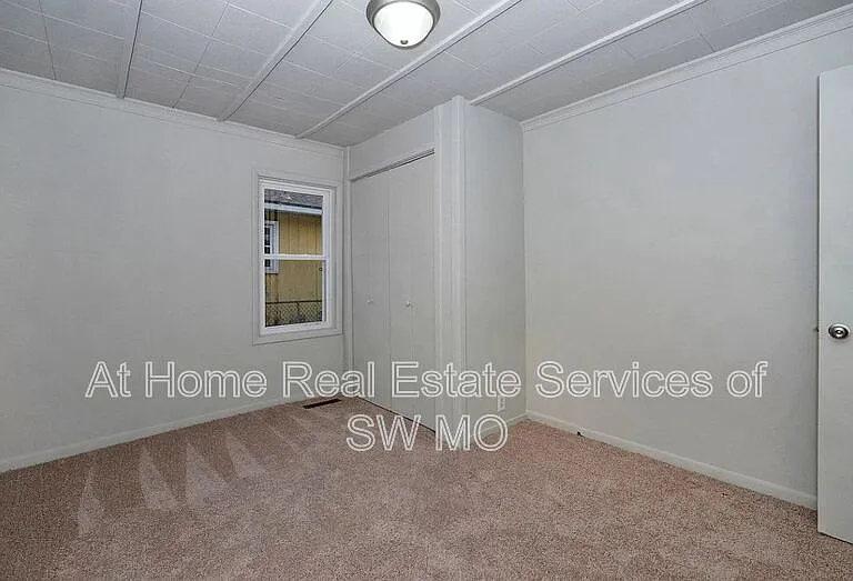 1621 W Lee St — Photo 8