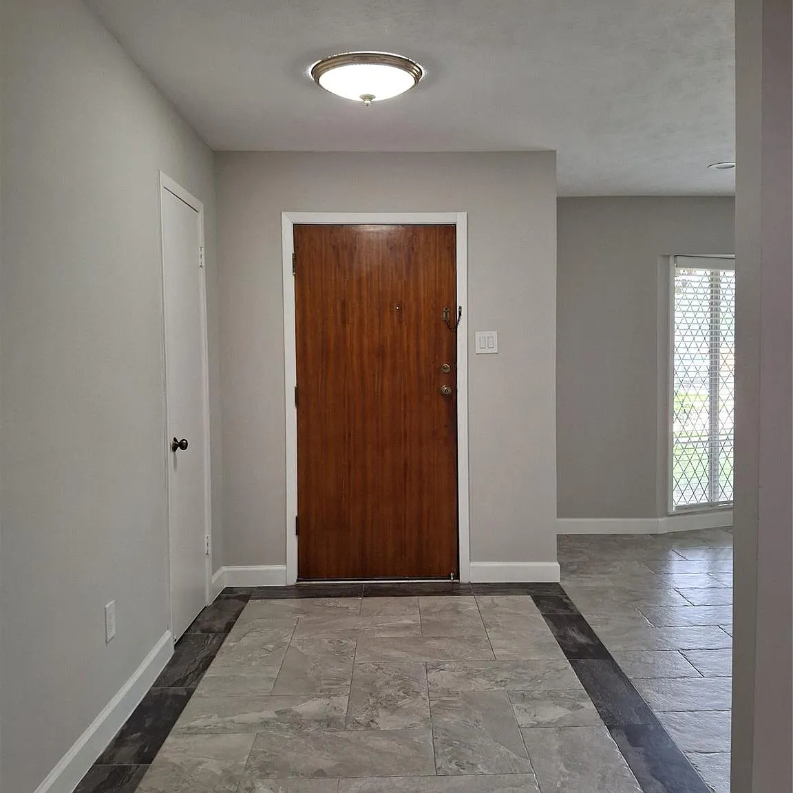 3 bed, 2.0 bath, 2098 sqft, $2,900 — Photo 3