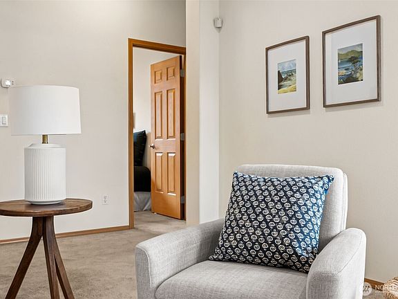 5th image of 8232 Bainbridge Loop NE