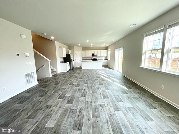 3rd image of 126 Clerkenwell Dr