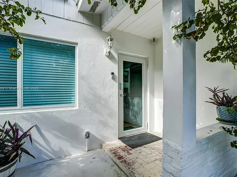 2601 NE 11th Ct — Photo 4