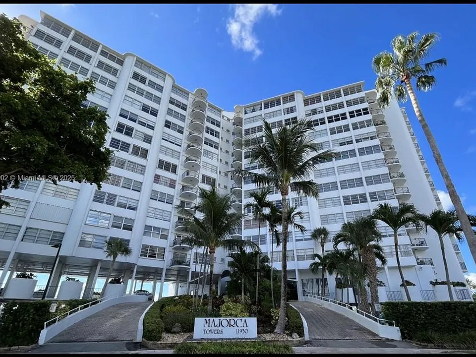 11930 N Bayshore Dr #Penthouse 10