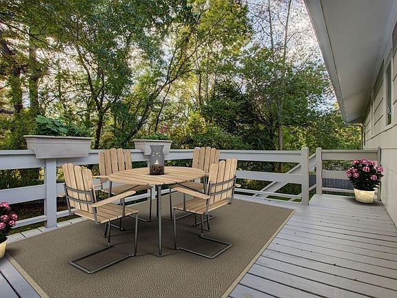 5th image of 78 Longfellow Dr