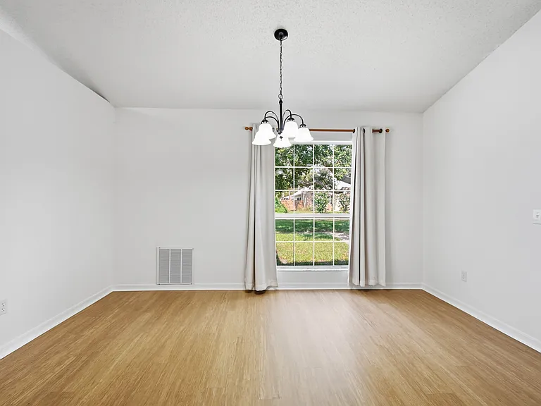 341 Shamrock Rd — Photo 20