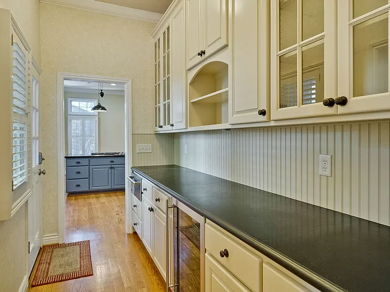 1150 Meredith Ave — Photo 20