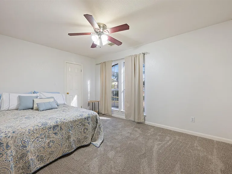 4435 Hunters Lodge Dr — Photo 32