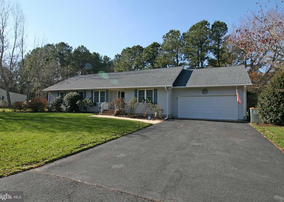 1st image of 12 Lakewood Dr